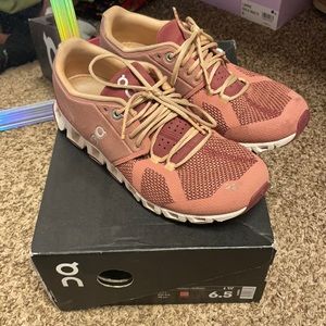 On cloud women’s 6.5 dust rose/mulberry